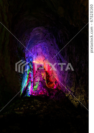 Stunning Huanglong Yellow Dragon Cave Stunning Huanglong Yellow Dragon Cave 67828160