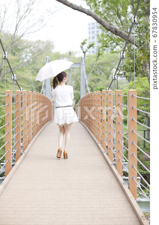 Woman with a parasol 67830954