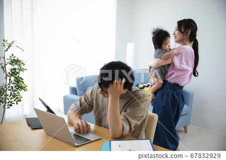 業務工作男性遠程辦公筆記本電腦遠程辦公沮喪 67832929