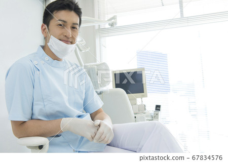 Dentist image 67834576