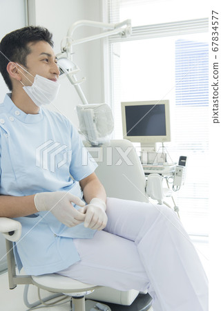Dentist image 67834577