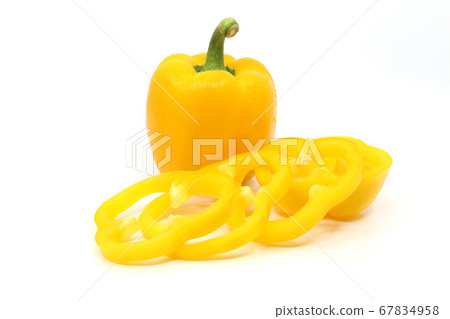 新鮮辣椒粉以各種各樣的顏色有白色背景 67834958