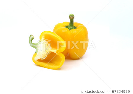 新鮮辣椒粉以各種各樣的顏色有白色背景 新鮮辣椒粉以各種各樣的顏色有白色背景 67834959