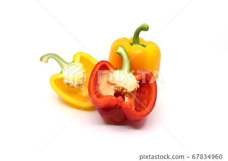 新鮮辣椒粉以各種各樣的顏色有白色背景 67834960