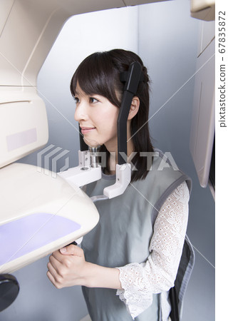 A woman taking an X-ray 67835872
