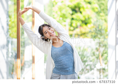 Young woman exercising outdoors 67837310