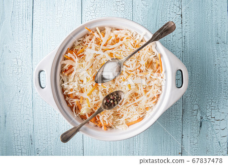 Grated cabbage and carrot with salt and pepper Grated cabbage and carrot with salt and pepper 67837478