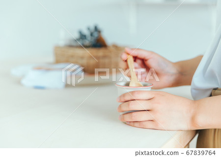 Mix the contents of the cup with a wooden spoon cup stir spoon 67839764