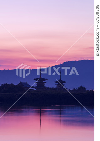 藥師寺東塔早上視圖六月 67839808