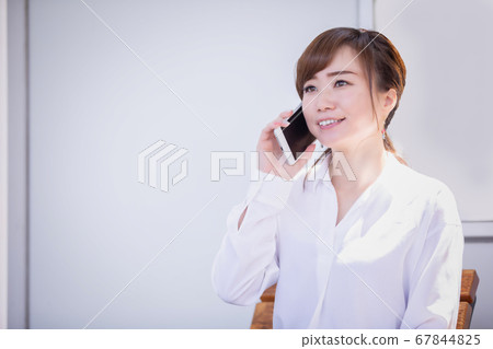 Business woman at the station Business woman at the station 67844825