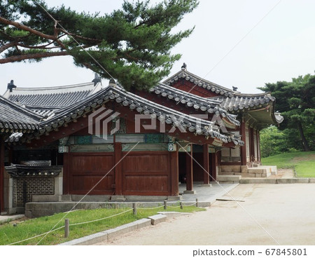 Changgyeonggung Palace, a traditional palace in Korea, traditional buildings 67845801