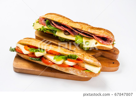 Sandwich with plenty of vegetables 67847807