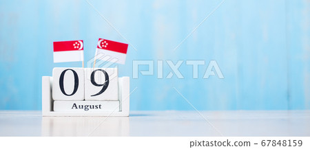Wooden calendar of August 9th with miniature Wooden calendar of August 9th with miniature 67848159