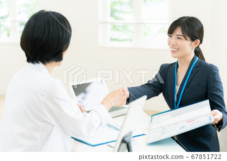 為醫生工作的MR女人 為醫生工作的MR女人 67851722