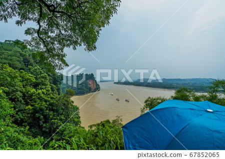 Looking at Min and Dadu River in Leshan 67852065