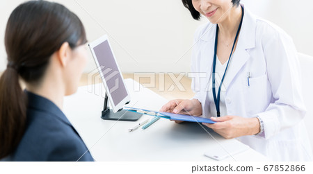 Business woman interviewing with a doctor 67852866