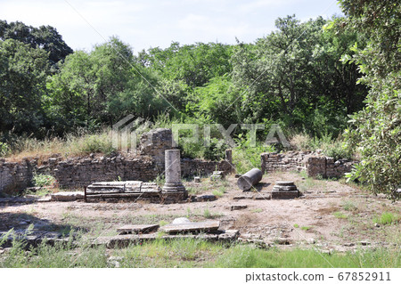 Detail of stone columns in Troy city, Turkey 67852911