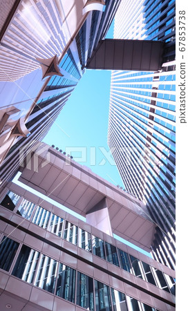 天空被建築物割斷 天空被建築物割斷 67853738