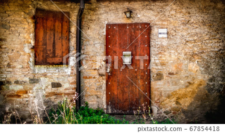 old door horizontal photography italy architecture in Monteveglio old door horizontal photography italy architecture in Monteveglio 67854418