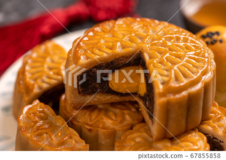 中秋節 蛋黃酥 月餅 特寫 Moon Festival yolk pastry cake げっぺい 中秋節 蛋黃酥 月餅 特寫 Moon Festival yolk pastry cake げっぺい 67855858