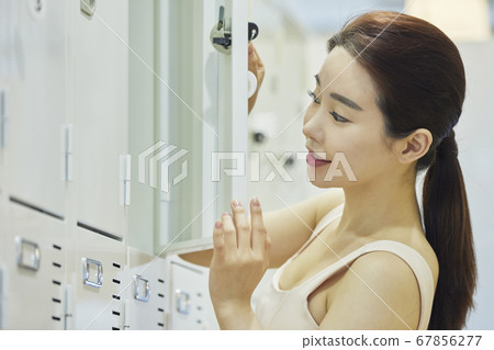 Relaxation, young woman, locker room, locker room, exercise, sports, health, fitness center, fitness center, sports center Relaxation, young woman, locker room, locker room, exercise, sports, health, fitness center, fitness center, sports center 67856277