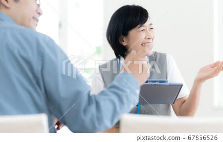 A man consulting with a parent's care facility 67856526