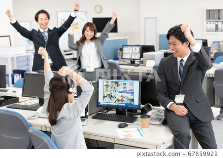 與海外4家公司員工舉行的網絡會議,他們很高興獲得新合同 與海外4家公司員工舉行的網絡會議,他們很高興獲得新合同 67859921