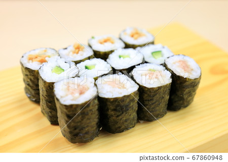 美味的紫菜捲(kappa卷,蔥卷,納豆卷) 美味的紫菜捲(kappa卷,蔥卷,納豆卷) 67860948