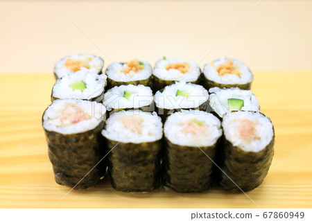 美味的紫菜捲（kappa卷，蔥卷，納豆卷） 67860949