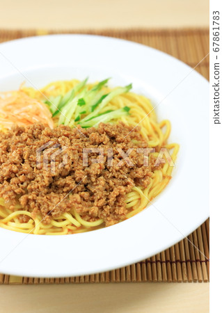 Delicious cold tantan noodles 67861783