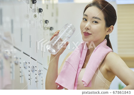 Relaxation, young woman, locker room, locker room, exercise, sports, health, fitness center, fitness center, sports center 67861843