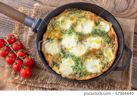Frittata with ground meat and mozzarella 67866640