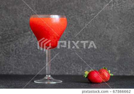 Classic Strawberry Margarita 67866662