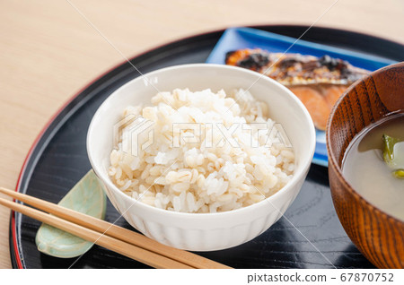 飯和一碗年糕飯 67870752