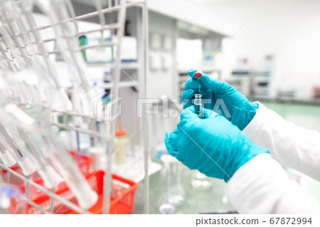 Woman researcher carrying out scientific research in a chemistry lab, drug development 67872994