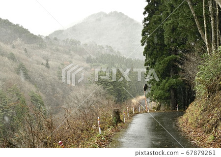 Snow scene of Ozhiroyama plateau 67879261