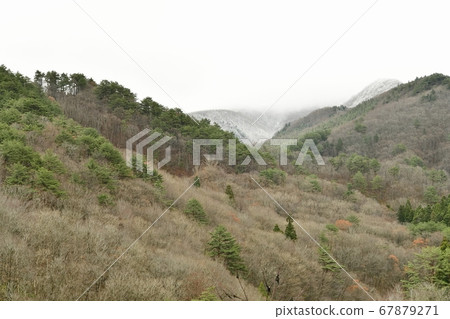 Snow scene of Ozhiroyama plateau Snow scene of Ozhiroyama plateau 67879271