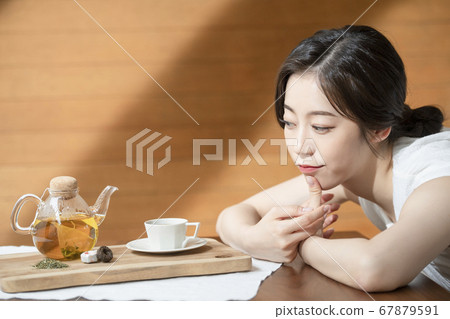 Lifestyle,woman,relax 67879591