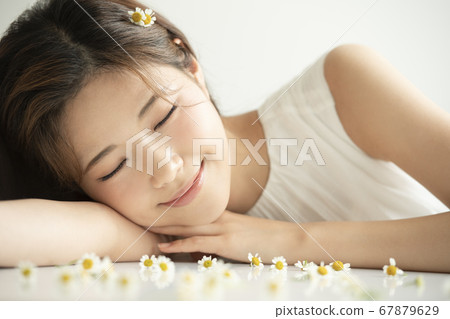 美女,女人,花 美女,女人,花 67879629