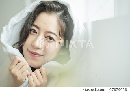 Lifestyle,woman,shower 67879638