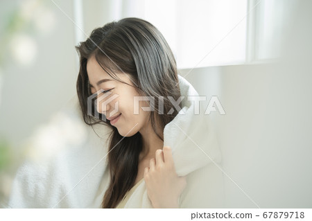 Lifestyle,woman,shower 67879718