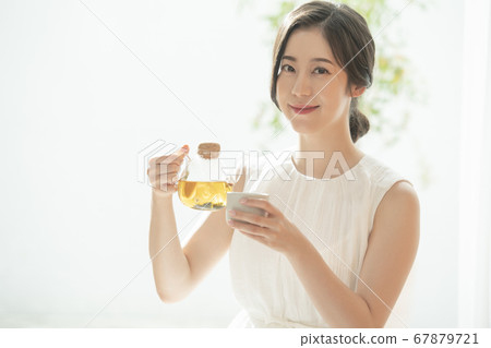 Lifestyle,woman,relax 67879721