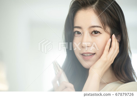 Lifestyle,woman,beauty 67879726