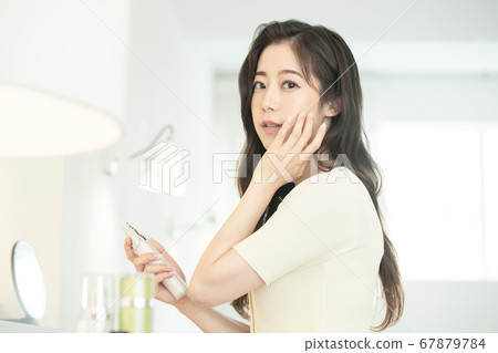 Lifestyle,woman,beauty 67879784