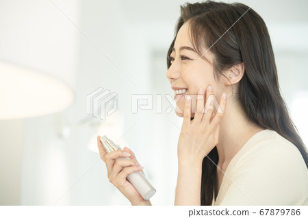 Lifestyle,woman,beauty 67879786