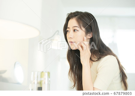 Lifestyle,woman,beauty 67879803