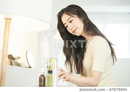 Lifestyle,woman,beauty 67879804