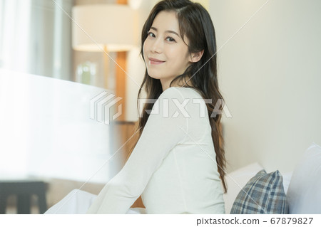 Lifestyle,woman,white 67879827