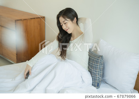 Lifestyle,woman,white Lifestyle,woman,white 67879866