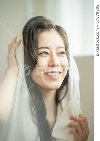 Lifestyle,woman,shower 67879905